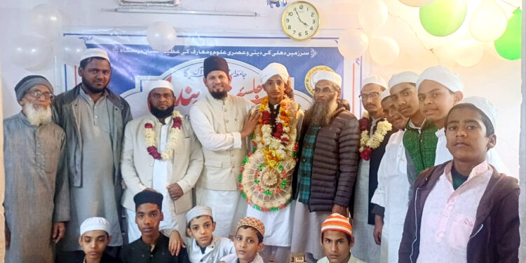 جامعہ اسلامیہ فیض القرآن نبی کریم میںتکمیل حفظ قرآن کریم پر جلسۂ دستار بندی