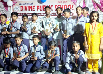 ڈیوائن پبلک اسکول ارریہ میں16ویں اکیڈمی ڈے تقریب