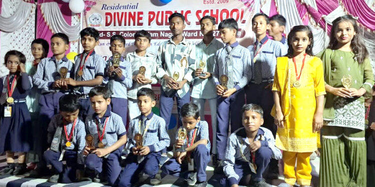 ڈیوائن پبلک اسکول ارریہ میں16ویں اکیڈمی ڈے تقریب