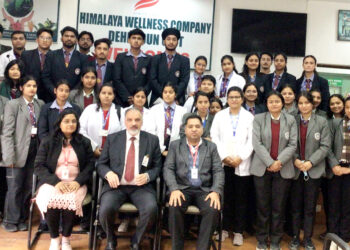 ایم بی اے طلباء نے ہمالیہ ویلنس کمپنی کا دورہ کیا