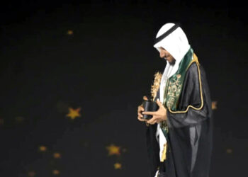 سعودی ٹیچر نے 10 لاکھ ڈالر کا ایوارڈ جیت لیا؛ یتیموں کیلئے اسکول بنانے کا اعلان