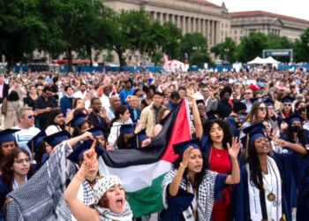 امریکہ نے فلسطین کے حق میں آواز اٹھانے پر یونیورسٹیوں کے فنڈ منجمد کر دیے