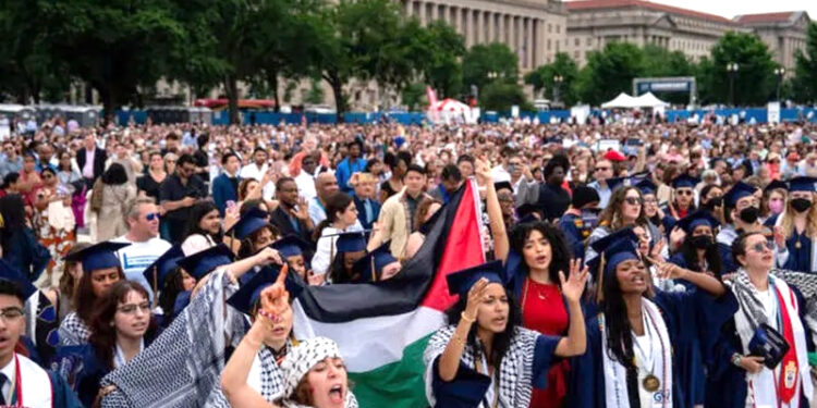 امریکہ نے فلسطین کے حق میں آواز اٹھانے پر یونیورسٹیوں کے فنڈ منجمد کر دیے