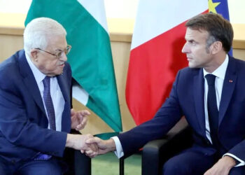 میکرون کا محمود عباس سے حماس کو نکالنے اور فلسطینی اتھارٹی میں اصلاح کا مطالبہ