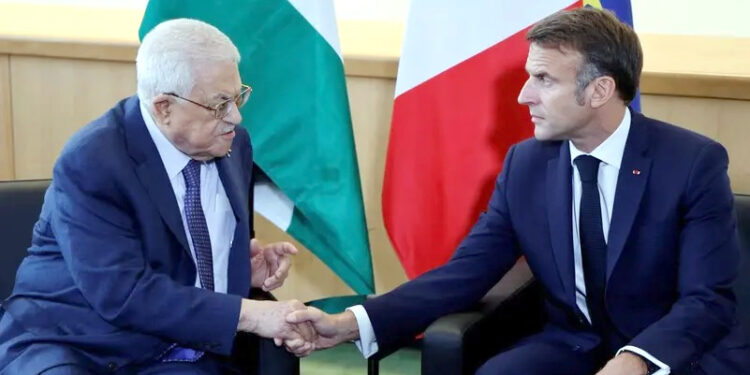 میکرون کا محمود عباس سے حماس کو نکالنے اور فلسطینی اتھارٹی میں اصلاح کا مطالبہ