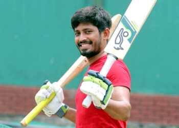 بنگلہ دیش نے زمبابوے کے خلاف پہلا ٹیسٹ میچ میں شکست کے بعد انعام الحق کو ٹیم میں واپس بلا یا