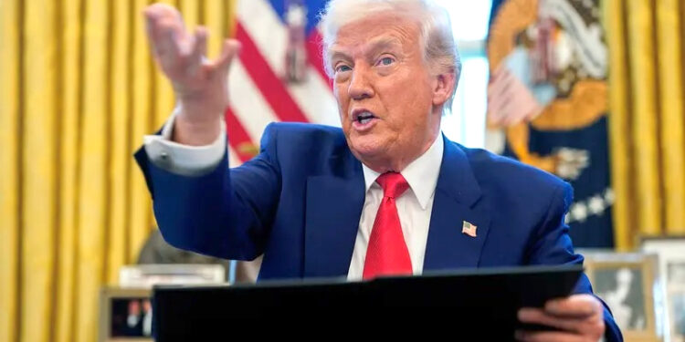 ٹرمپ کا پانچ لاکھ تارکینِ وطن کی قانونی حیثیت منسوخ کرنے کے فیصلہ کو امریکی جج نے روک دیا