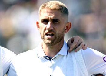 انگلینڈ کے اولی اسٹون گھریلو سیشن کی شروعات سے باہر