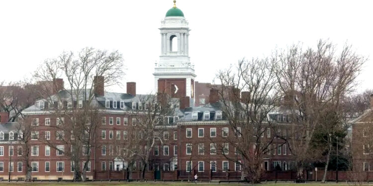 یہود مخالف کریک ڈاؤن میں ٹرمپ کی مخالفت، ہارورڈ کیلئے 2.2 بلین ڈالر کی فنڈنگ منجمد