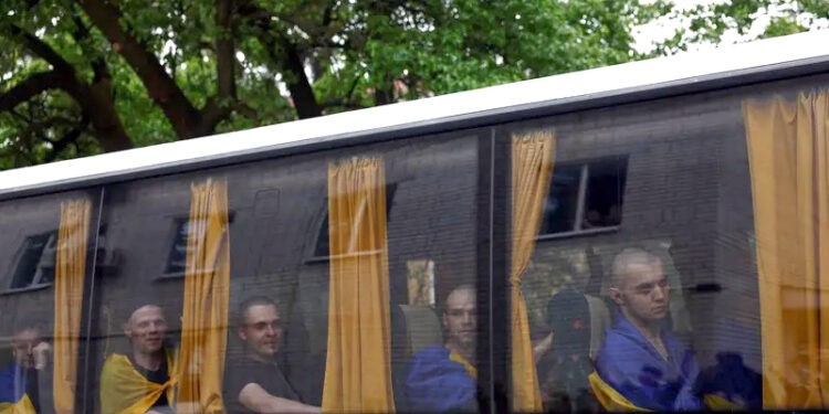 روس اور یوکرین کے درمیان قیدیوں کا سب سے بڑا تبادلہ