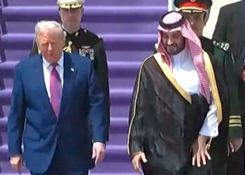 ولی عہدمحمد بن سلمان نے امریکی صدر کاسعودی عرب پہنچنے پرتپاک خیر مقدم کیا