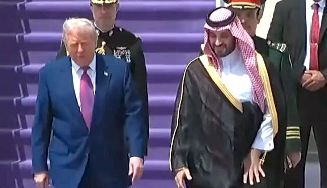 ولی عہدمحمد بن سلمان نے امریکی صدر کاسعودی عرب پہنچنے پرتپاک خیر مقدم کیا