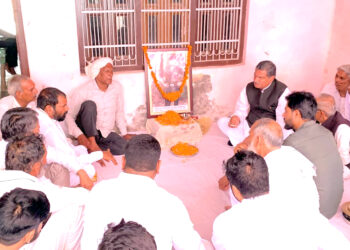 بی جے پی لیڈر ذاکر حسین کی شہید دنیش کمار شرما کے اہل خانہ کے ساتھ خراج عقیدت