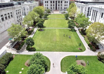 ٹرمپ کا ہارورڈ یونیورسٹی کی تین ارب ڈالر کی گرانٹس پیشہ ورانہ اداروں کو منتقل کرنے پر غور