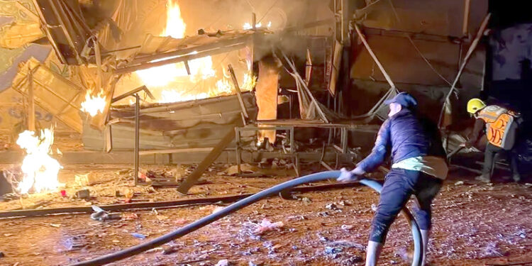 اسکول میں بے گھر افراد کی پناہ گاہ پر اسرائیلی حملے، 31 افراد ہلاک