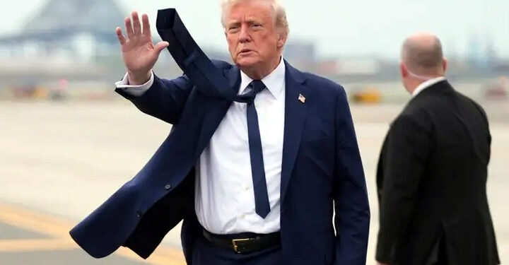 ٹرمپ نے مبینہ دھمکی کے بعد ایف بی آئی کے سابق سربراہ کو’خراب پولیس افسر‘ قرار دے دیا