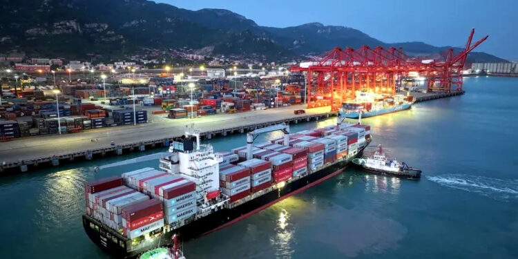 ٹرمپ کی ٹیرف یلغار: شمالی امریکہ کی بندرگاہوں پر مکمل سناٹا، کام رک گیا