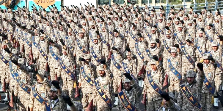 کسی بھی دشمنانہ کارروائی کا جواب دینے  کو تیار ہیں،پاسداران انقلاب کا انتباہ