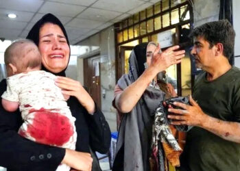 تل ابیب پر میزائلوں کی بارش سے پریشان اسرائیلی وزیردفاع کی تہران میں رہنے والے شہریوں کو دھمکی