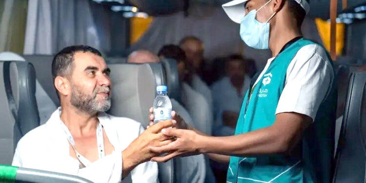 عازمین حج کیلئے ایک کروڑ تحائف اور خدمات کی فراہمی جاری