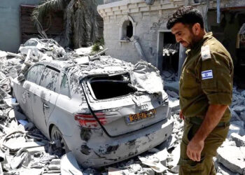 تل ابیب پر ایرانی حملے کے بعد برطانوی شہریوں کو اسرائیل نہ جانے کی ہدایت