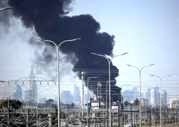 اسرائیل کے آسمان ایرانی میزائلوں سے بھر گئے،تباہ شدہ میزائلوں کے ٹکڑے گرنے سے کئی افراد زخمی