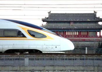چین میں جدید تیز رفتار ٹرین کا کامیاب تجربہ، رفتار طیاروں سے بھی زیادہ