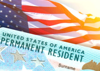 امریکہ آنے والوں کیلئے نئی وارننگ: ویزا اور گرین کارڈ منسوخی کا نیا قانون نافذ
