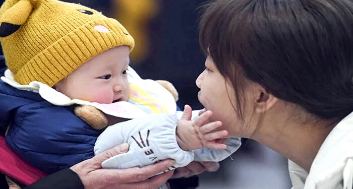 چینی حکومت کا ہر بچے کی پیدائش پر والدین کو 500 ڈالر سالانہ دینے کا اعلان