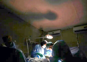 ایندھن کی قلت سے غزہ کے سب سے بڑے اسپتال کے قبرستان میں تبدیل ہو جانے کا خدشہ : ڈاکٹر