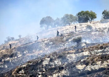مغربی کنارے کے گاؤں میں اسرائیلی آباد کاروں اور فلسطینیوں کے درمیان جھڑپ