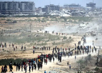 امداد سے لدا ٹرک فلسطینیوں پر الٹ گیا، 20 جاں بحق