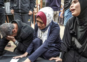 امداد کے منتظر فلسطینیوں پرفضائی حملے  مزید 74 فلسطینی شہید