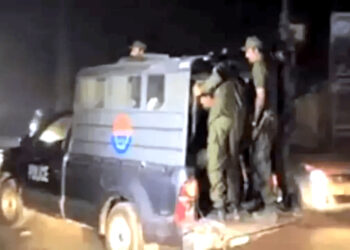 مبینہ پولیس مقابلوں میں 4 ملزمان اپنے ساتھیوں کی فائرنگ سے ہلاک