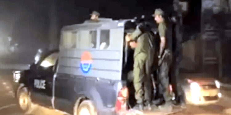 مبینہ پولیس مقابلوں میں 4 ملزمان اپنے ساتھیوں کی فائرنگ سے ہلاک