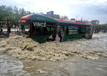 پاکستان میں سیلاب کی تباہ کاریاں،متعدی وبائیں پھیلنے کا خطرہ