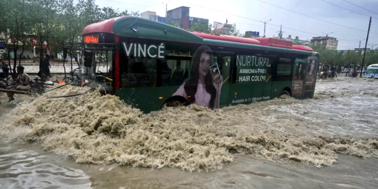 پاکستان میں سیلاب کی تباہ کاریاں،متعدی وبائیں پھیلنے کا خطرہ
