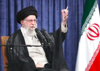 ایران امریکی مطالبات کے آگے کسی صورت نہیں جھکےگا: خامنہ ای