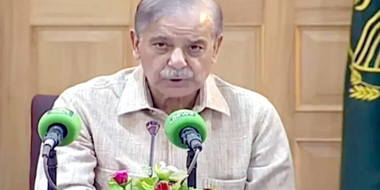 پانی ذخیرہ کرنے کی صلاحیت اور ڈیمز کی گنجائش بڑھانا وقت کی ضرورت ہے:وزیراعظم