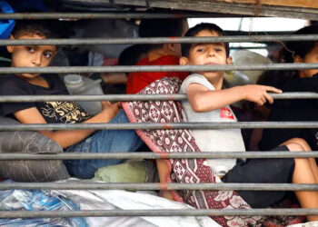 غزہ شہر میں کئی رہائشی علاقے فضائی حملوں کا نشانہ بنے