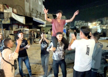 حماس اور اسرائیل کے درمیان معاہدہ طے پانے کے بعد غزہ اور تل ابیب میں عوام کا جشن