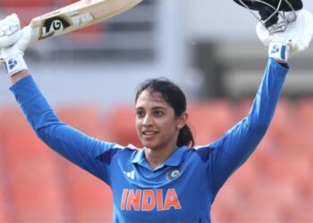 اسمرتی مندھانا کے بین الاقوامی کرکٹ میں 10 ہزار رنز مکمل، متھالی راج کا ریکارڈ توڑ دیا