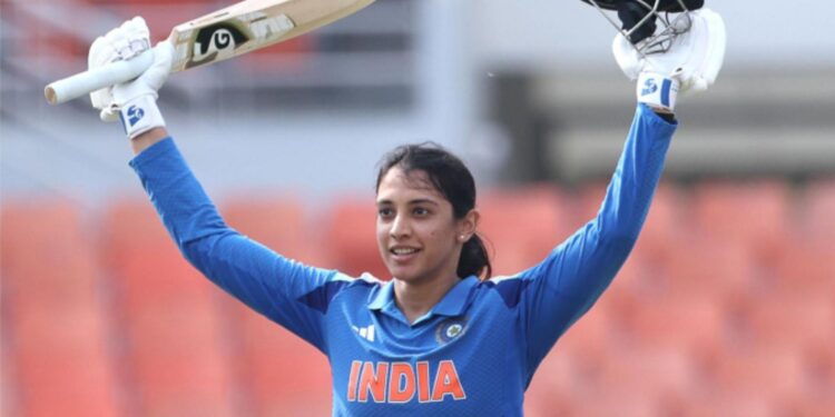 اسمرتی مندھانا کے بین الاقوامی کرکٹ میں 10 ہزار رنز مکمل، متھالی راج کا ریکارڈ توڑ دیا