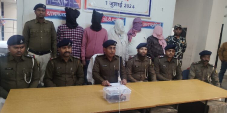 بڑی واردات سے قبل پولیس نے 5 جرائم پیشہ افراد کو ناجائز اسلحہ اور کارتوس سمیت کیا گرفتار