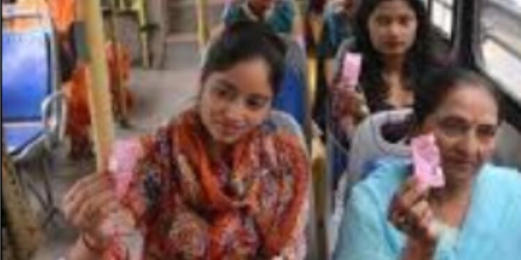 ڈی ٹی سی بس میں مفت سفر کے لیے دہلی ایڈریس آدھار کارڈ ضروری