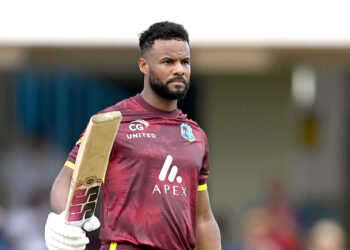 شائی ہوپ کی سنچری اور جسٹن گریوز کی نصف سنچری نے ویسٹ انڈیز کی اننگز کو سنبھالا