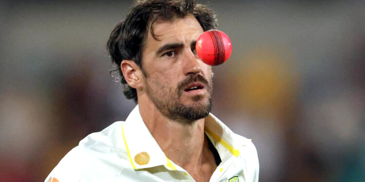 مچل اسٹراک سب سے زیادہ وکٹ لینے والے بائیں ہاتھ کے تیز بالر بنے