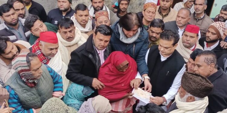 حادثہ میںفوت ہونے والوں کے خاندانوں کو امدادی چیک تقسیم
