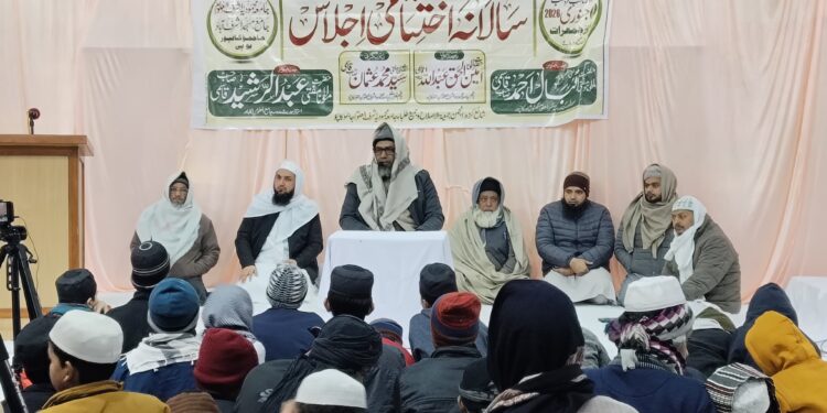 علم کے ساتھ عمل اور اخلاص و للہیت کامیابی کی کلید ، طلبہ استغناء اور خدمتِ اساتذہ کو اپنا شعار بنائیں: مفتی اقبال احمد قاسمی