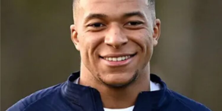 رئیل میڈرڈ کو بڑا جھٹکا، ایمباپے گھٹنے کی انجری کے باعث میدان سے باہر